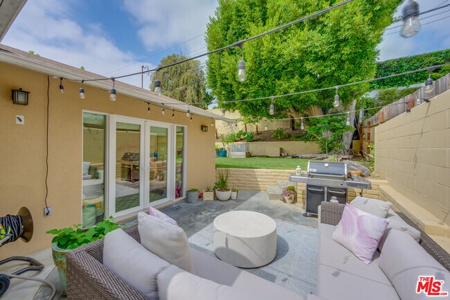 Building Photo - 2241 S Beverly Dr