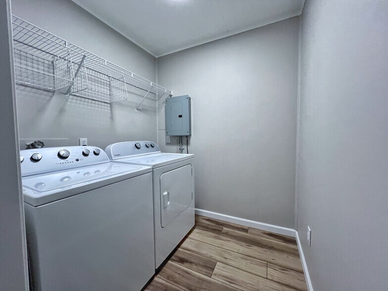 Building Photo - 2926 W Breese Rd