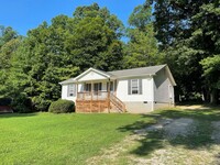 Building Photo - Fantastic Rental Near Lake Gaston with BON...