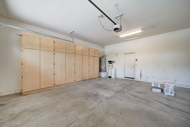 Building Photo - AVAILABLE NOW IN SHAMROCK ESTATES GILBERT!!!