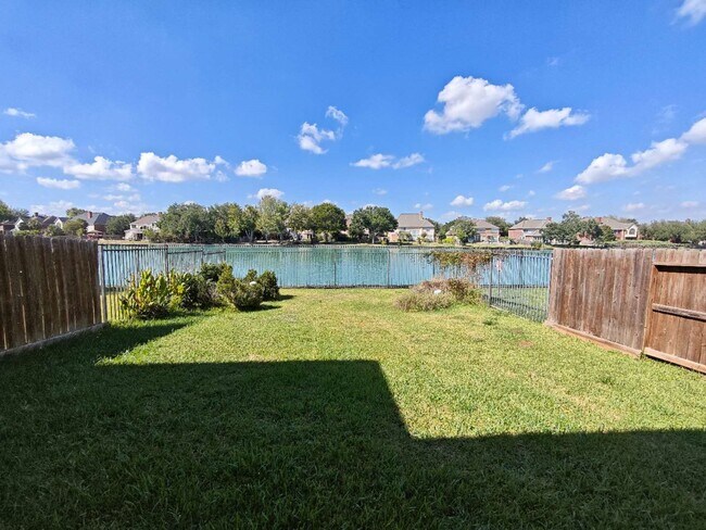 Building Photo - 2306 Waterford Park St