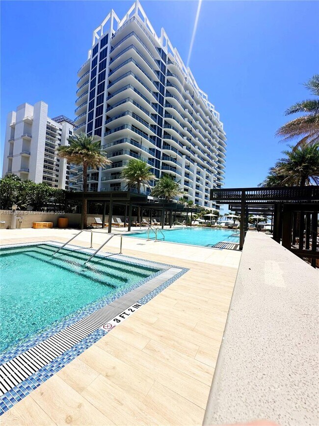 Building Photo - 3100 N Ocean Dr