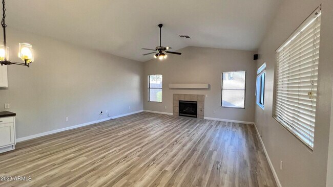 Building Photo - 495 N Bluejay Dr