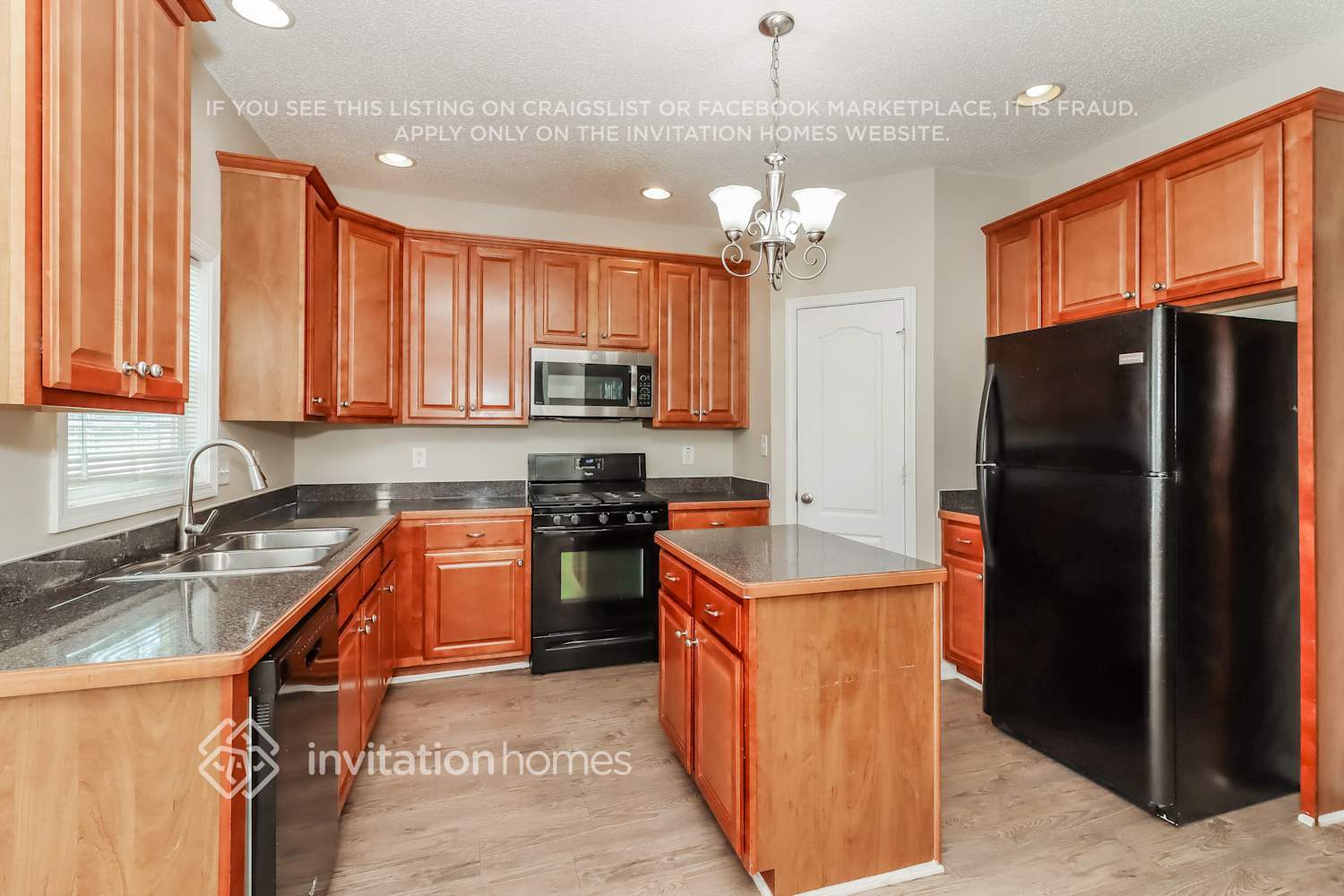 Building Photo - 200 Autumn Creek