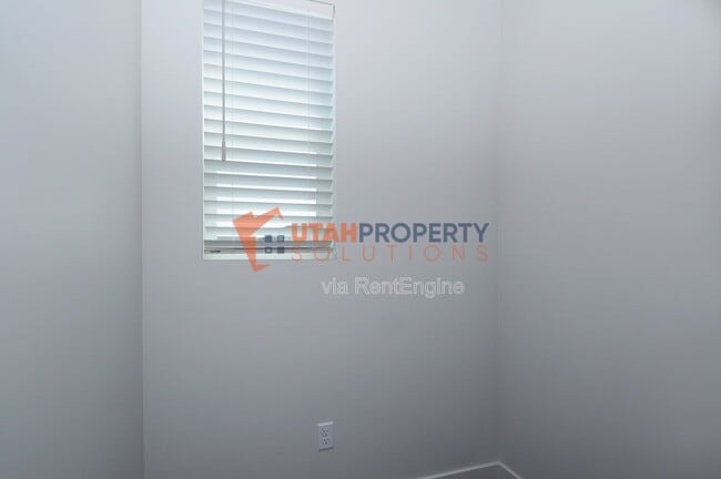 Building Photo - 1058 W 360 S