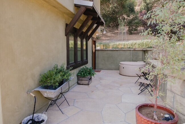 Building Photo - The Blue Pig Loft