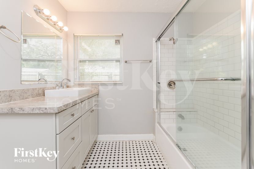 Building Photo - 3006 Bart St