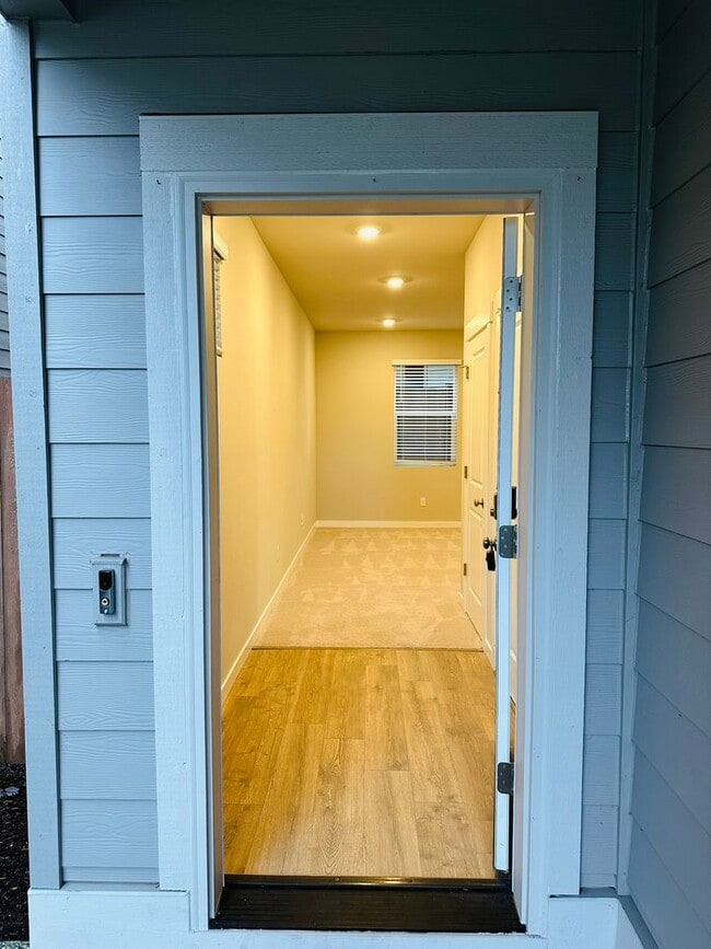 Building Photo - SHORT TERM LEASE OFFER - Newer 3-Story 3 Bedroom DR Horton Home in Lake Stickney/Everett -