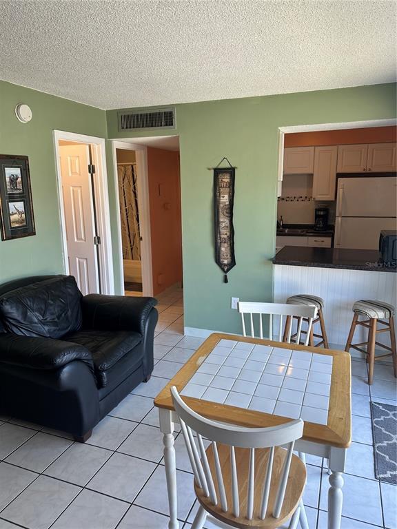 Building Photo - 4215 E Bay Dr