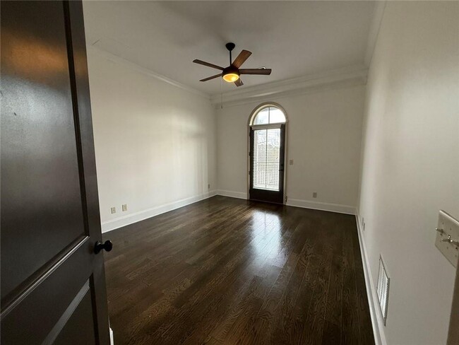 Building Photo - 360 Chambers St