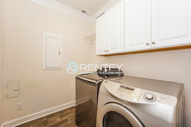 Building Photo - 446 Secretariat Dr