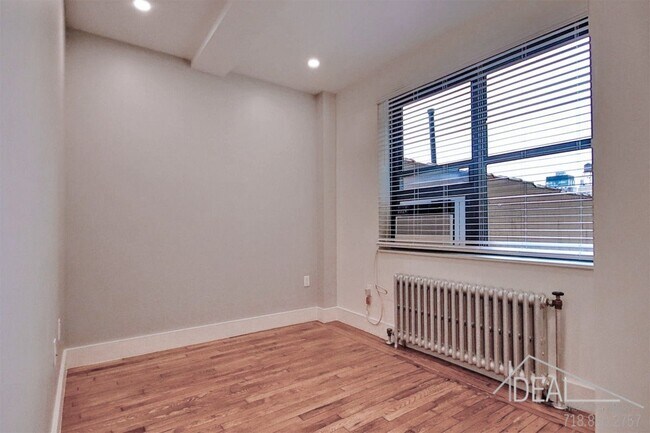 Building Photo - 18 Waverly Pl