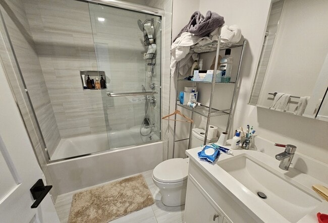 Building Photo - 9 Everett St