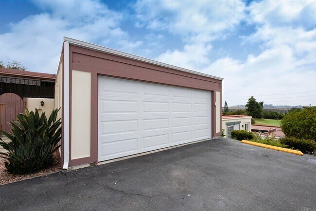 Building Photo - Turn-key 2 Bed 2 Bath retreat in Oceana 55...