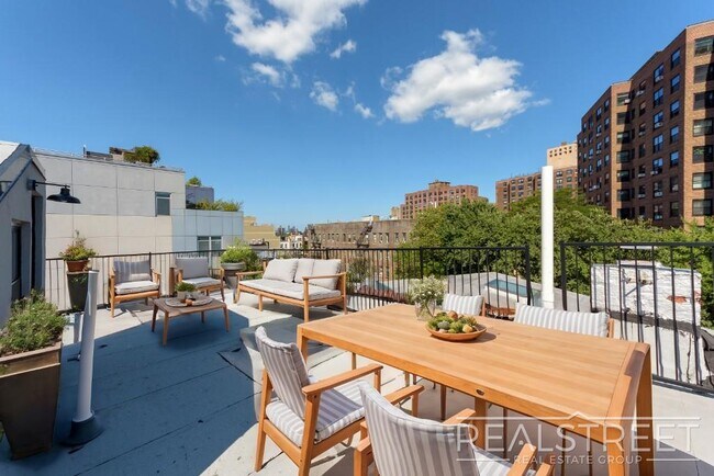 Building Photo - Stunning Brand New 2 Bed 2 Bath + PRIVATE ...