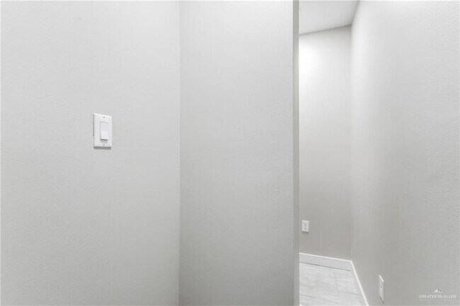 Building Photo - 2206 Corales St