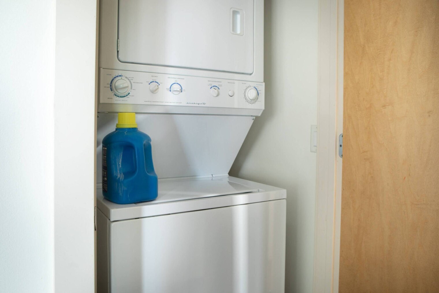 Building Photo - 1040 N Cass St