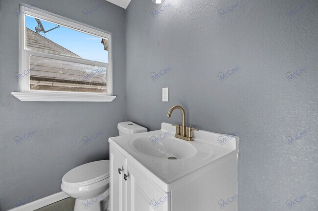 Building Photo - 2517 Tisinger Ave