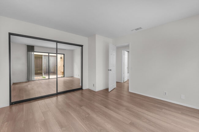 Building Photo - 14 Presidio Pl