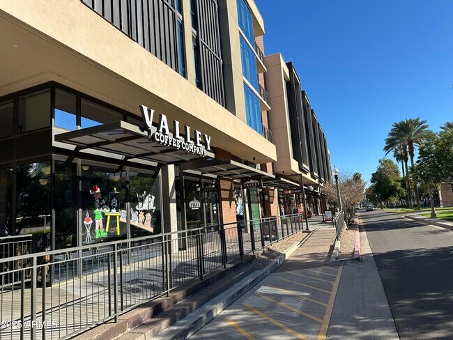 Building Photo - 200 W Portland St