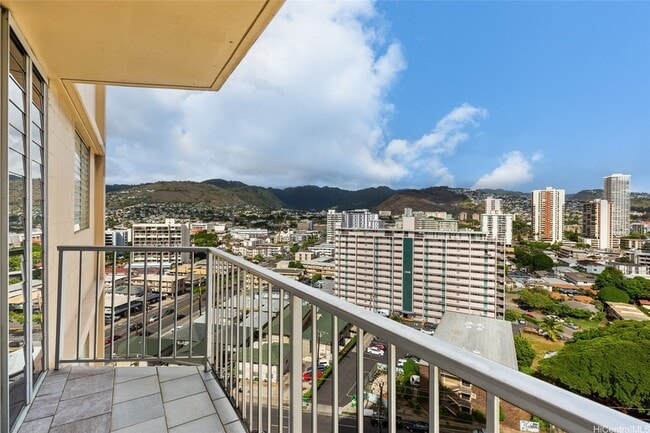 Building Photo - 2474 Kapiolani Blvd