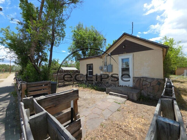 Building Photo - 122 10th St