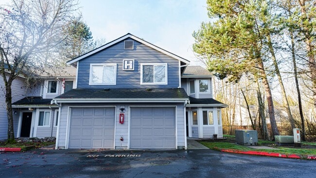 Building Photo - LSLV Lakeshore Lakeview