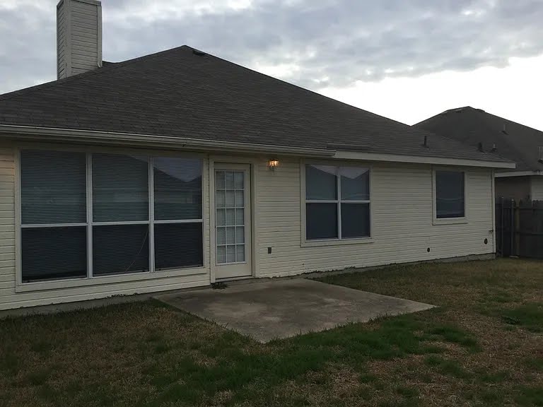Building Photo - 327 Leisure Ln