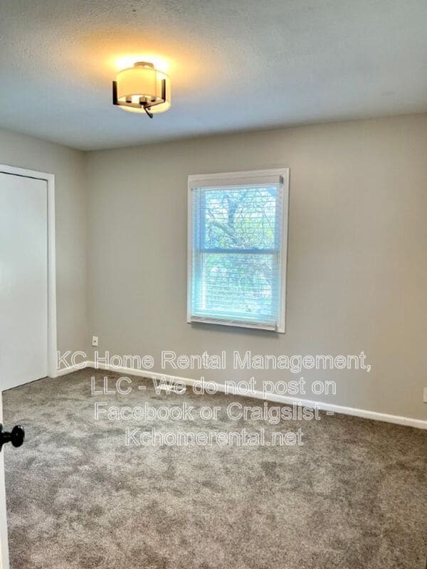 Building Photo - 1109 E Sleepy Hollow Dr