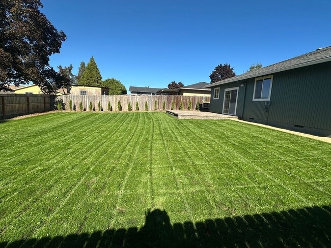 Building Photo - Beautiful & Spacious Home for Rent