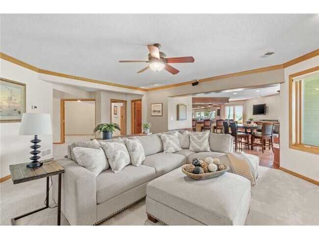 Building Photo - 6210 Deerwood Cir N