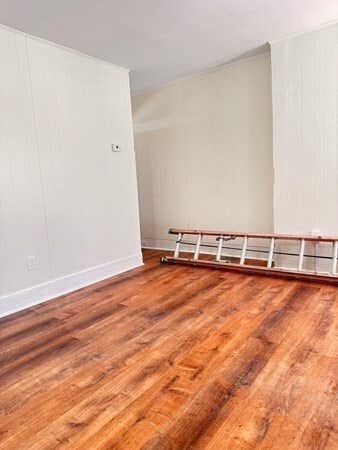 Building Photo - 121 Newton St