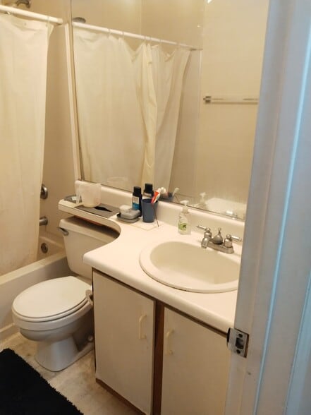 Building Photo - 9523 University Terrace Dr