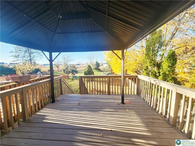 Building Photo - 241 Willow St