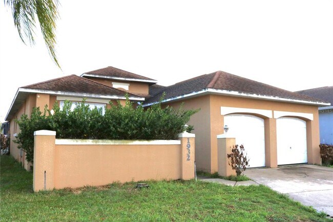 Building Photo - 1932 Magical Ln