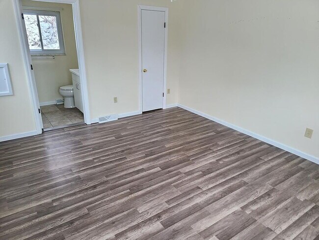 Building Photo - Remodeled master suite
