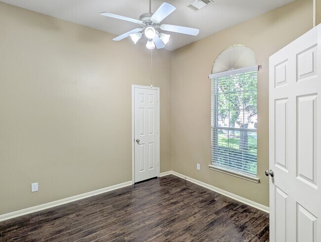 Building Photo - 26403 Abbey Springs Ln