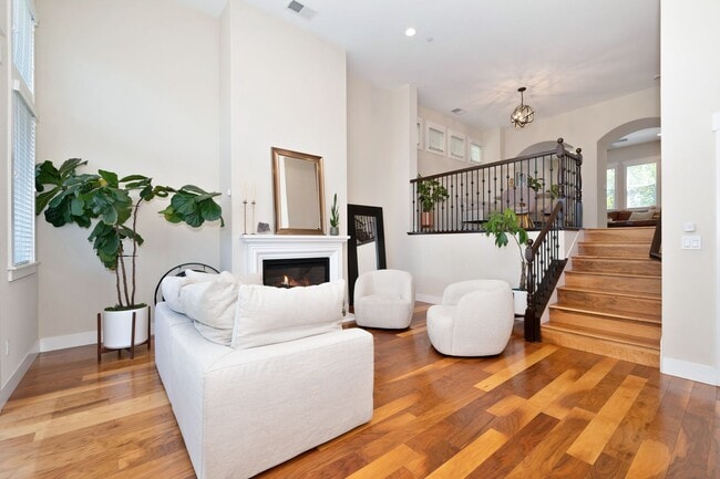 Building Photo - 3 bedroom | 2.5 bathroom | Crocker Village Brownstone