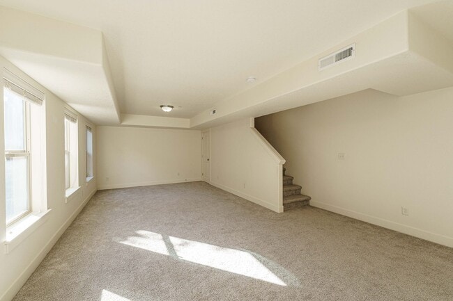 Building Photo - $1000 OFF MOVE IN SPECIAL - 4 Bedroom 2.5 ...