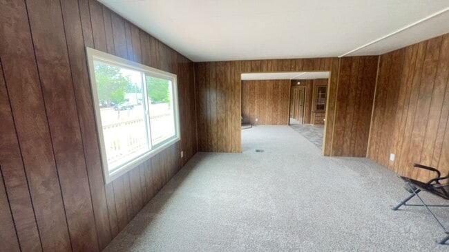 Building Photo - 829 W Harbeck Rd