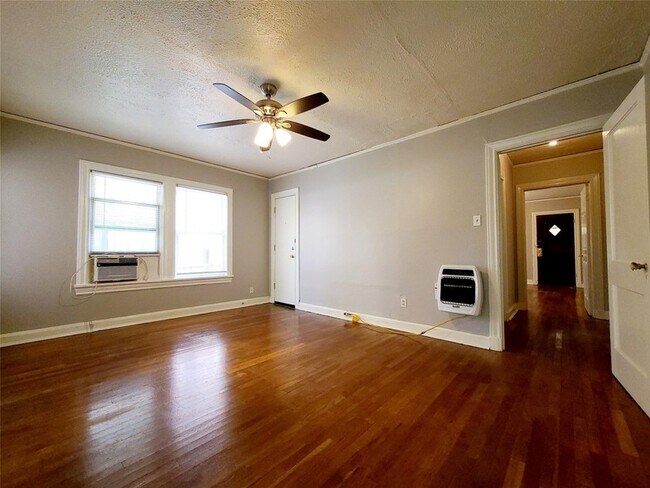 Building Photo - 5707 Ross Ave