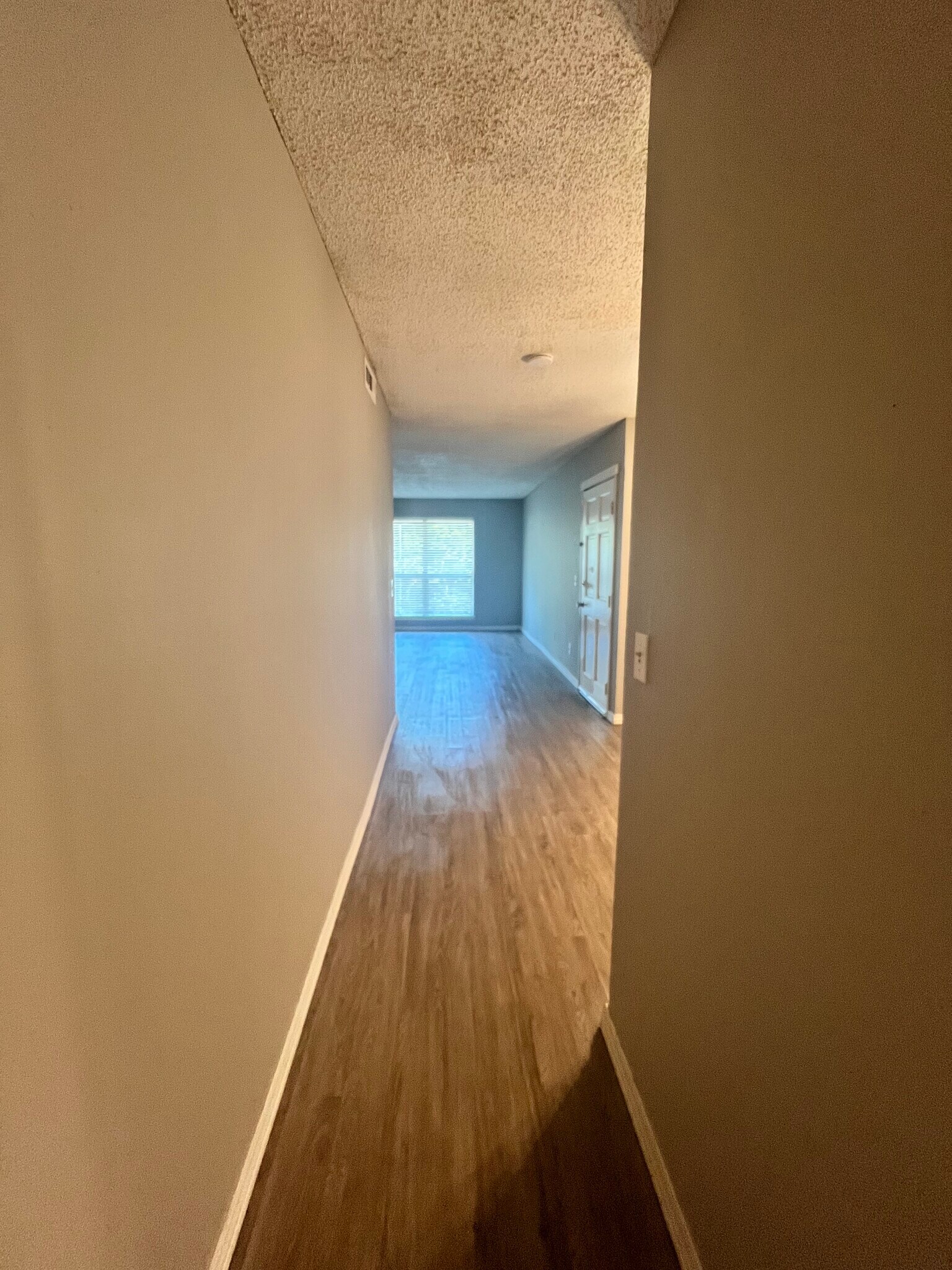 Building Photo - 825 Red Bird Ln