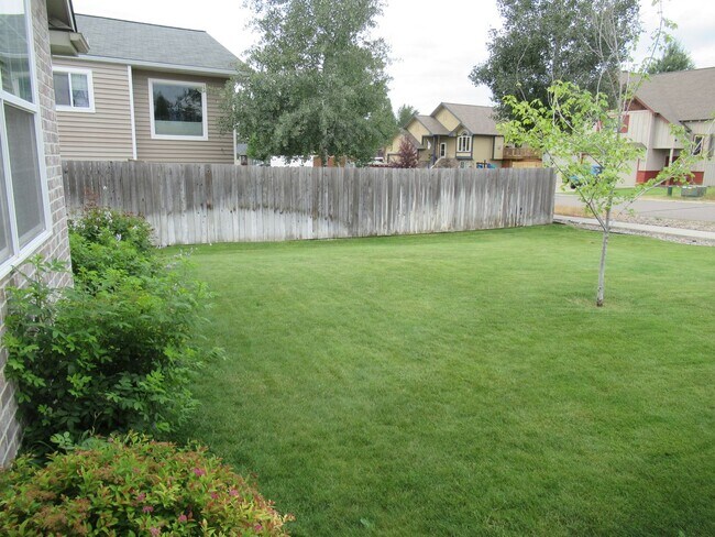 Building Photo - Charming 3 bedroom, 2 bath in Columbia Falls