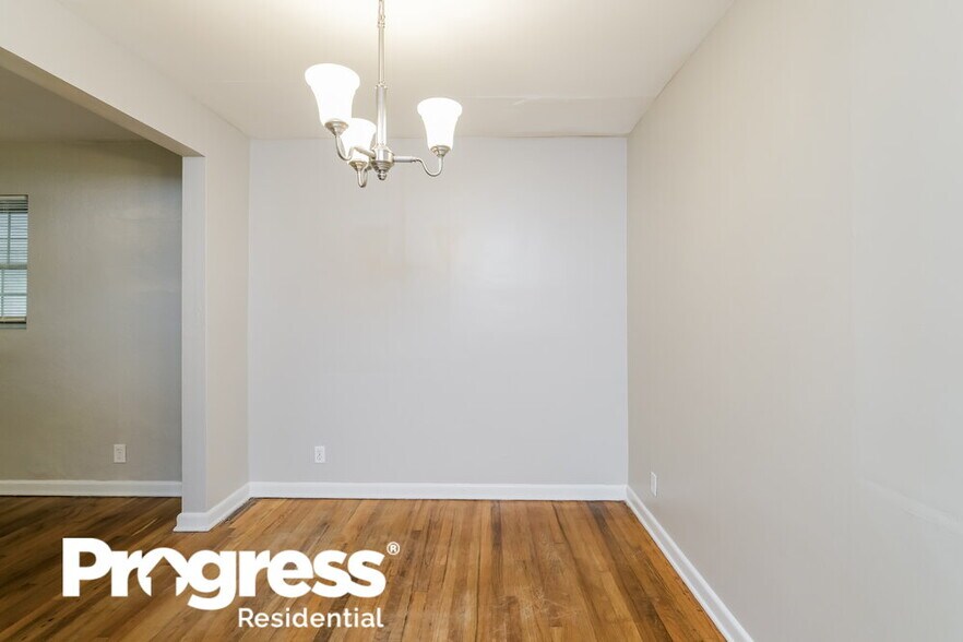 Building Photo - 7244 Rhode Island Dr E