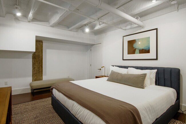 Building Photo - 822 Howard Ave