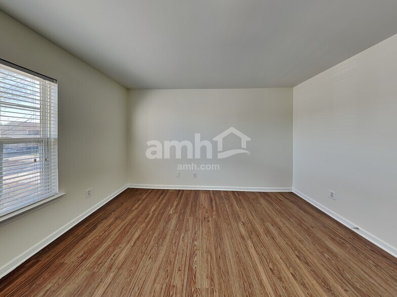 Building Photo - 4504 Sandtyn Dr