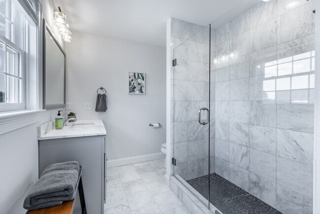 Building Photo - 10 Allen Ct