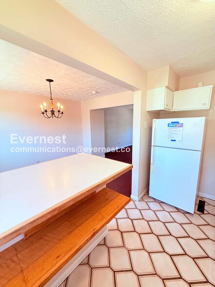 Building Photo - 1789 Kings Ct