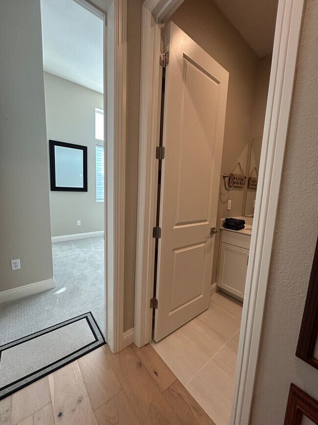 Building Photo - Luxury 55+ Executive Home- Fully Furnished