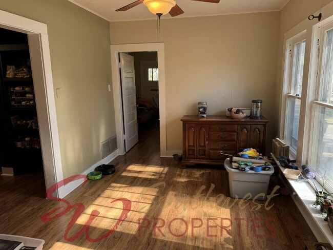 Building Photo - Delightful 2 bedroom, 2 bath with space and charm!!